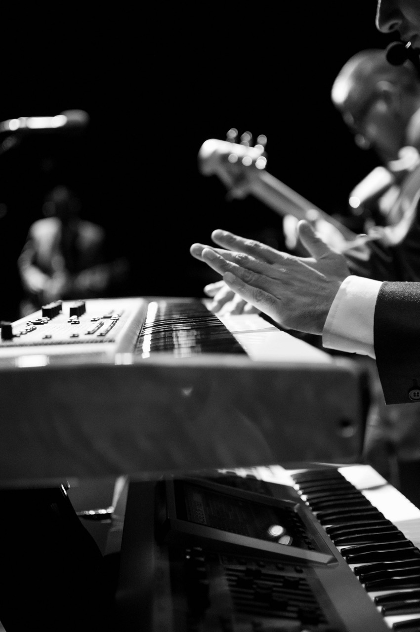 The Covernotes professional event band entertaining wedding guests in Ontario